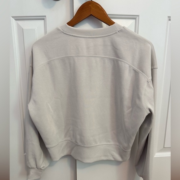 Lululemon Perfectly Oversized Crop Crew Softstreme Women Long Sleeve Beige Sz 2 - Picture 5 of 7
